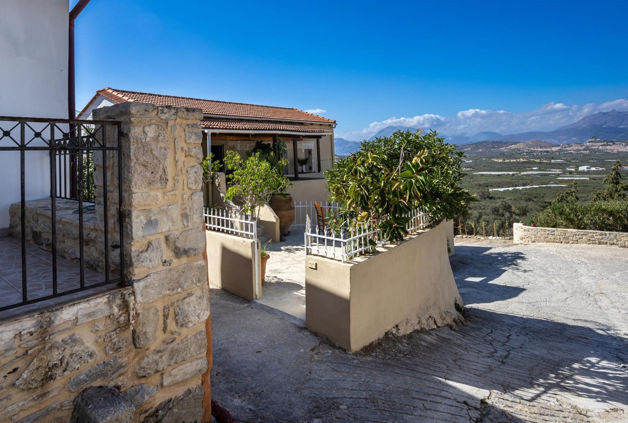 Serenity View - Traditional Village Apartment Kouses Екстериор снимка
